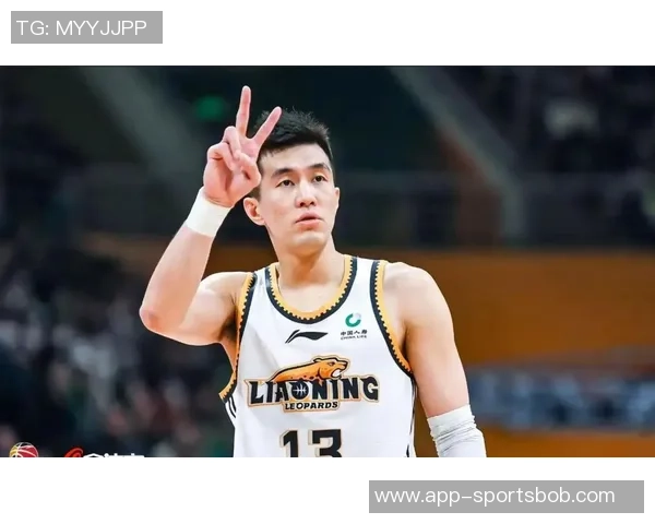 郭艾伦调侃徐昕加班责任引发队内欢笑气氛愈加融洽