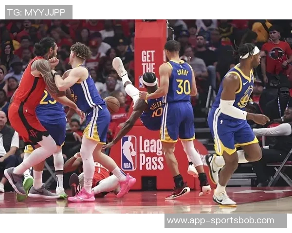 巴特勒盛赞库里：将球交给他后果然奇迹频现